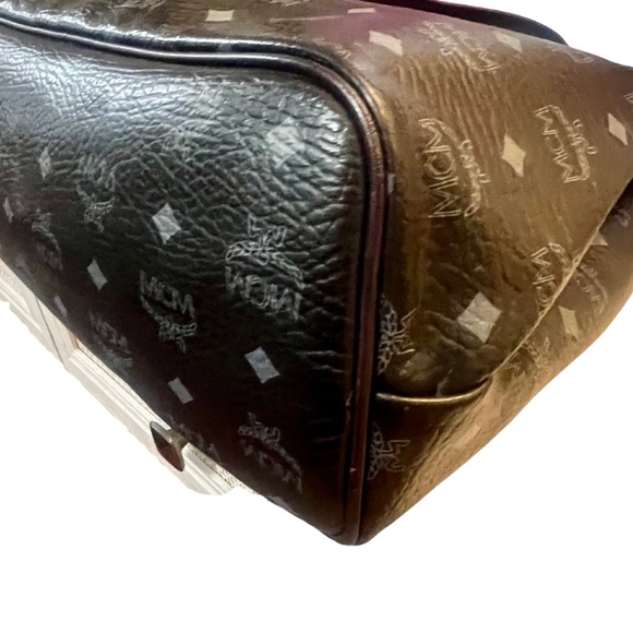 MCM Visetos Princess Lion Tote - Picture 4 of 15